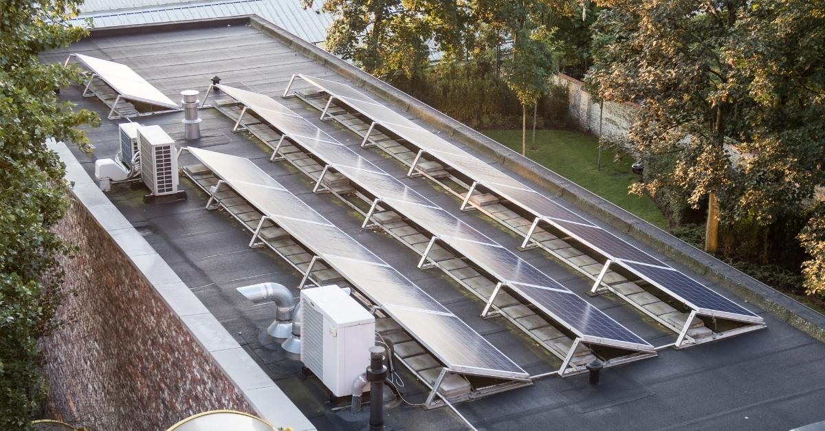 Can solar panels be installed on a flat roof
