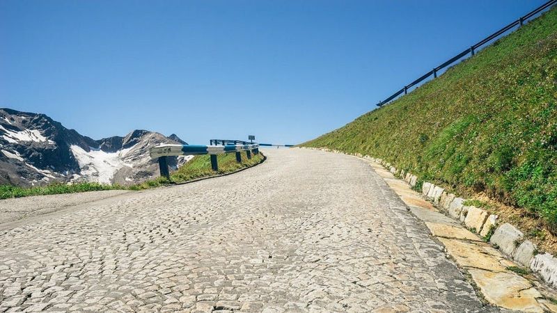 Routes pavées : fabrication et spécificités - Ornikar