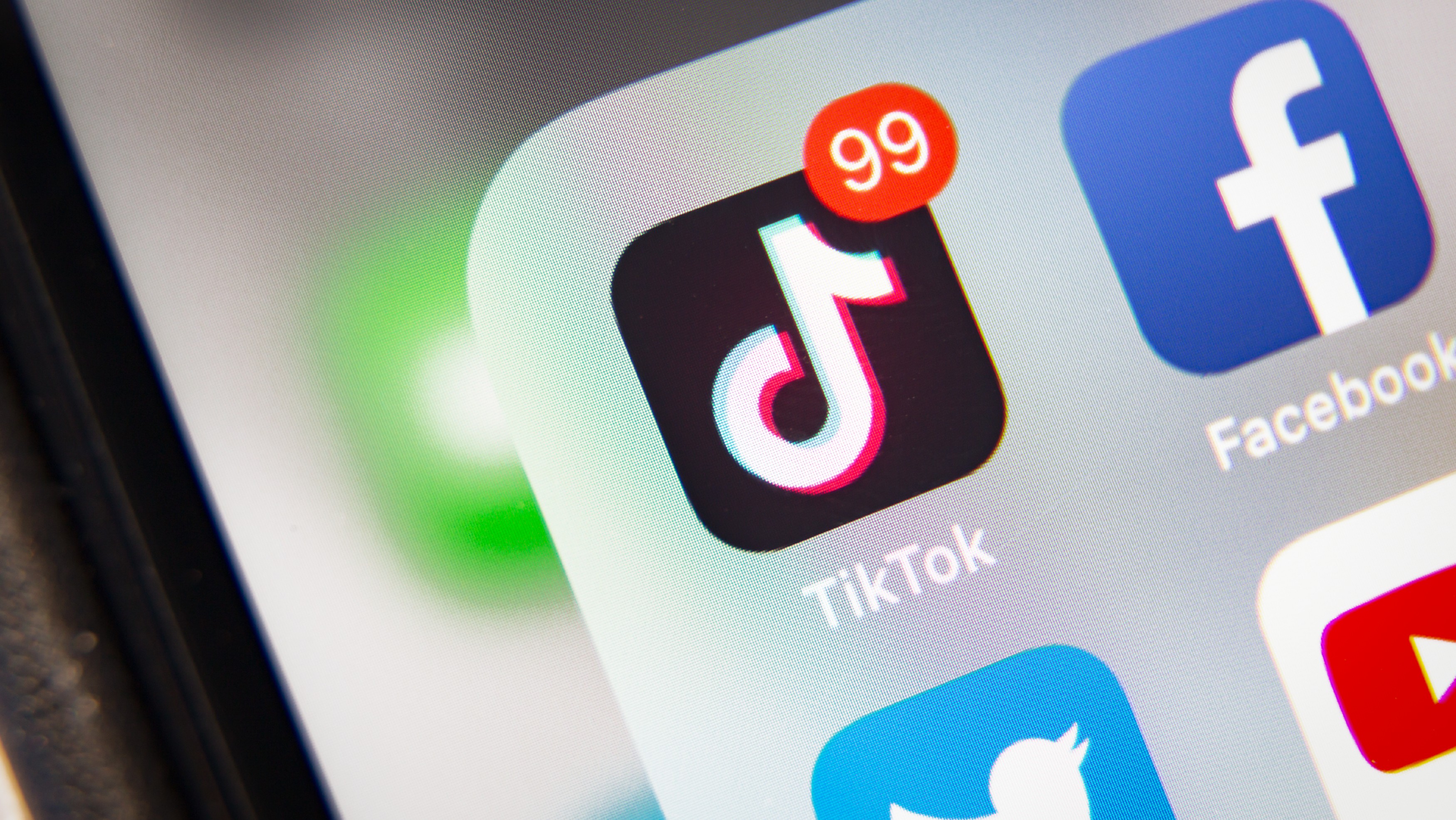 Jay And Joanna Take Over Tiktok With Discord - u5sbrac