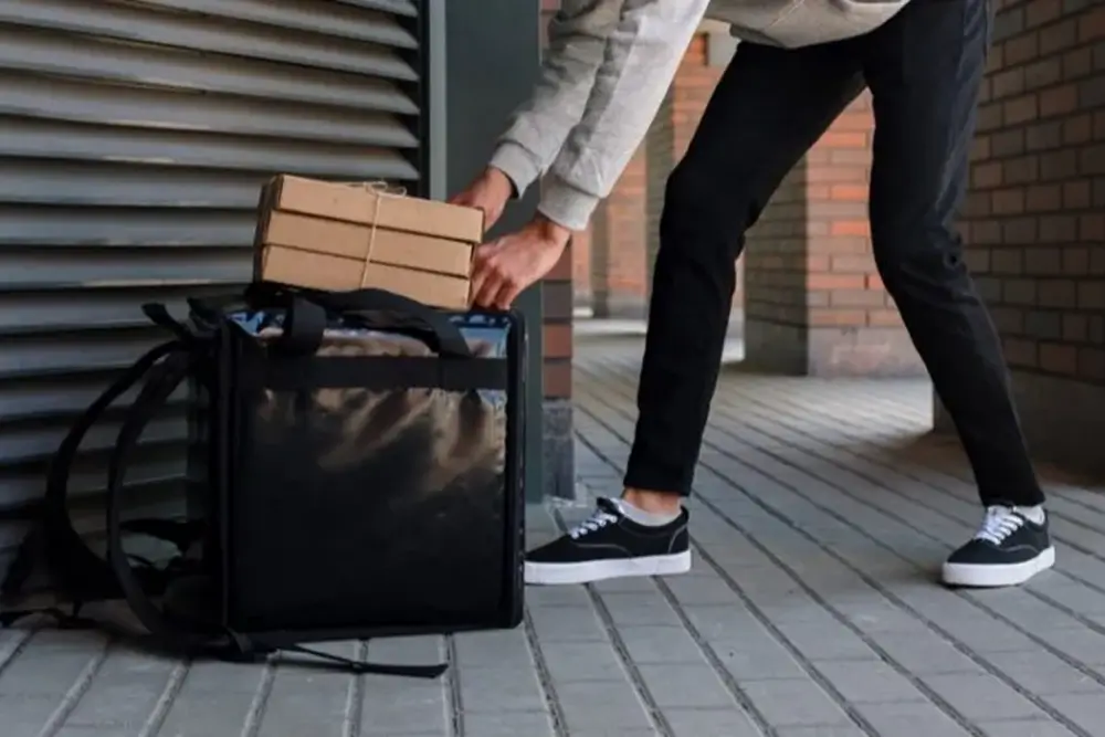 How to do Contactless Delivery (11 Effective Tips and Ideas) — Roundtrip