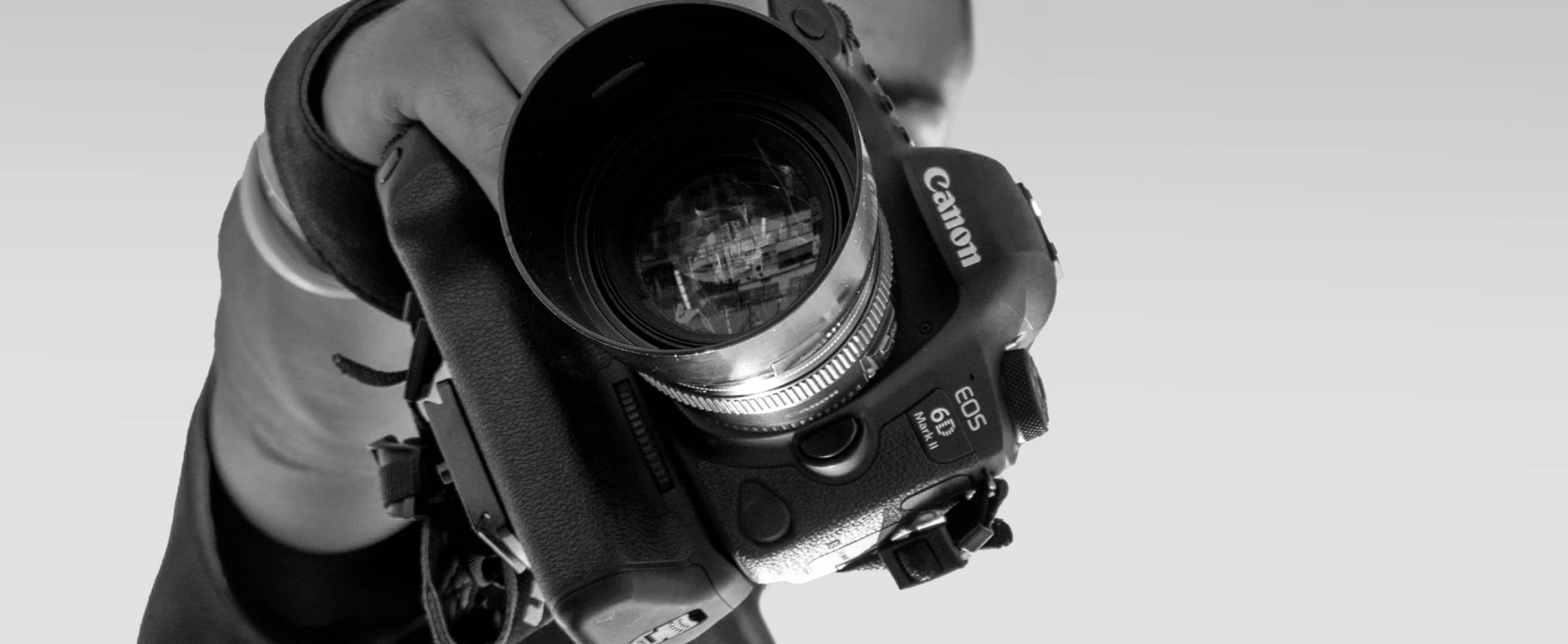 What entrylevel DSLR camera to buy for photographers just starting