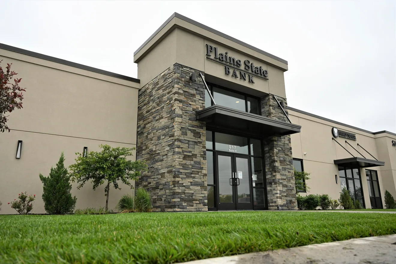 Hutchinson Bank Location Bank of the Plains