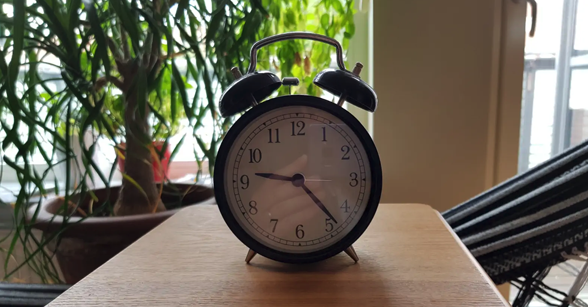 Reading an analog clock using image processing