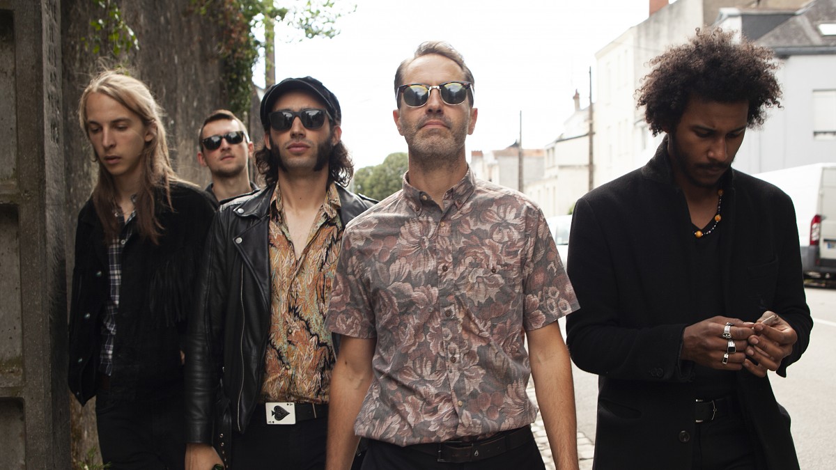 DUST LOVERS Grand écran