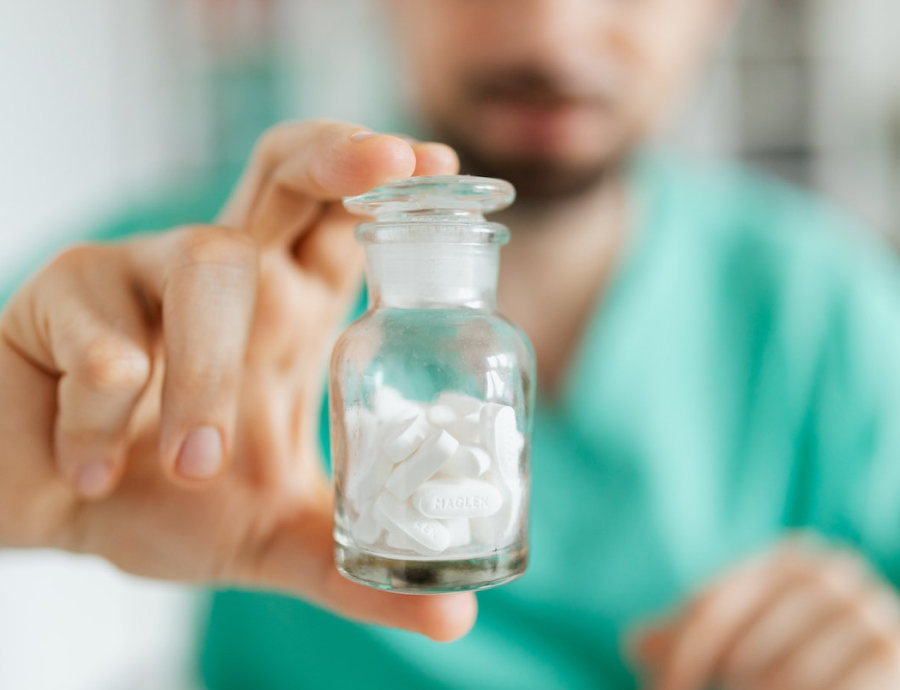 The Benefits and Risks of Herbal Supplements