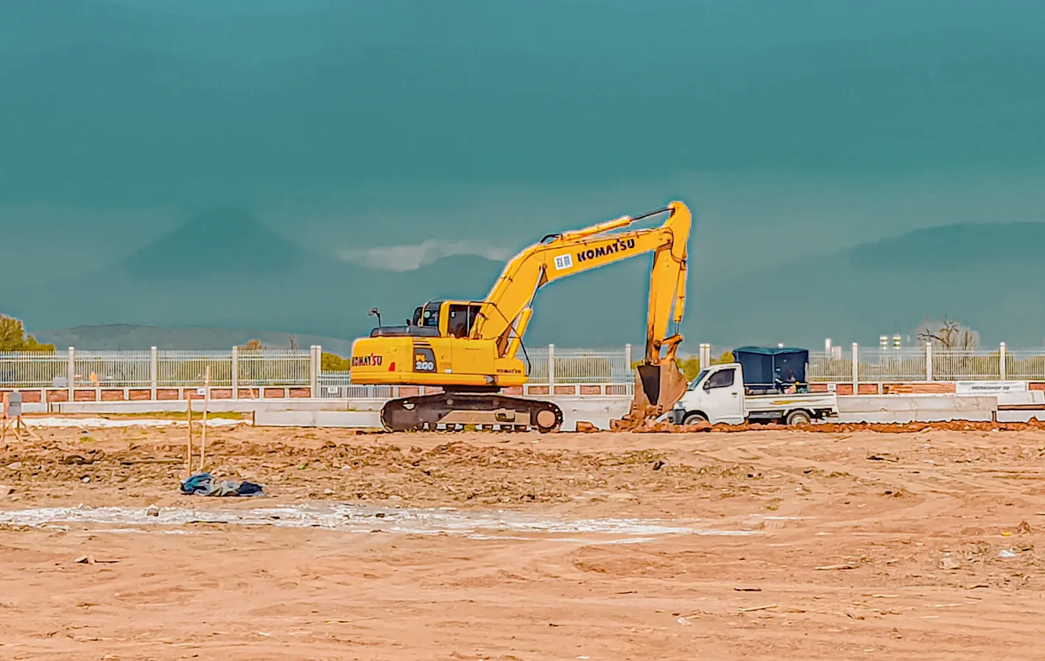 Heavy equipment mechanic providing repair services for excavator in Chester, VA