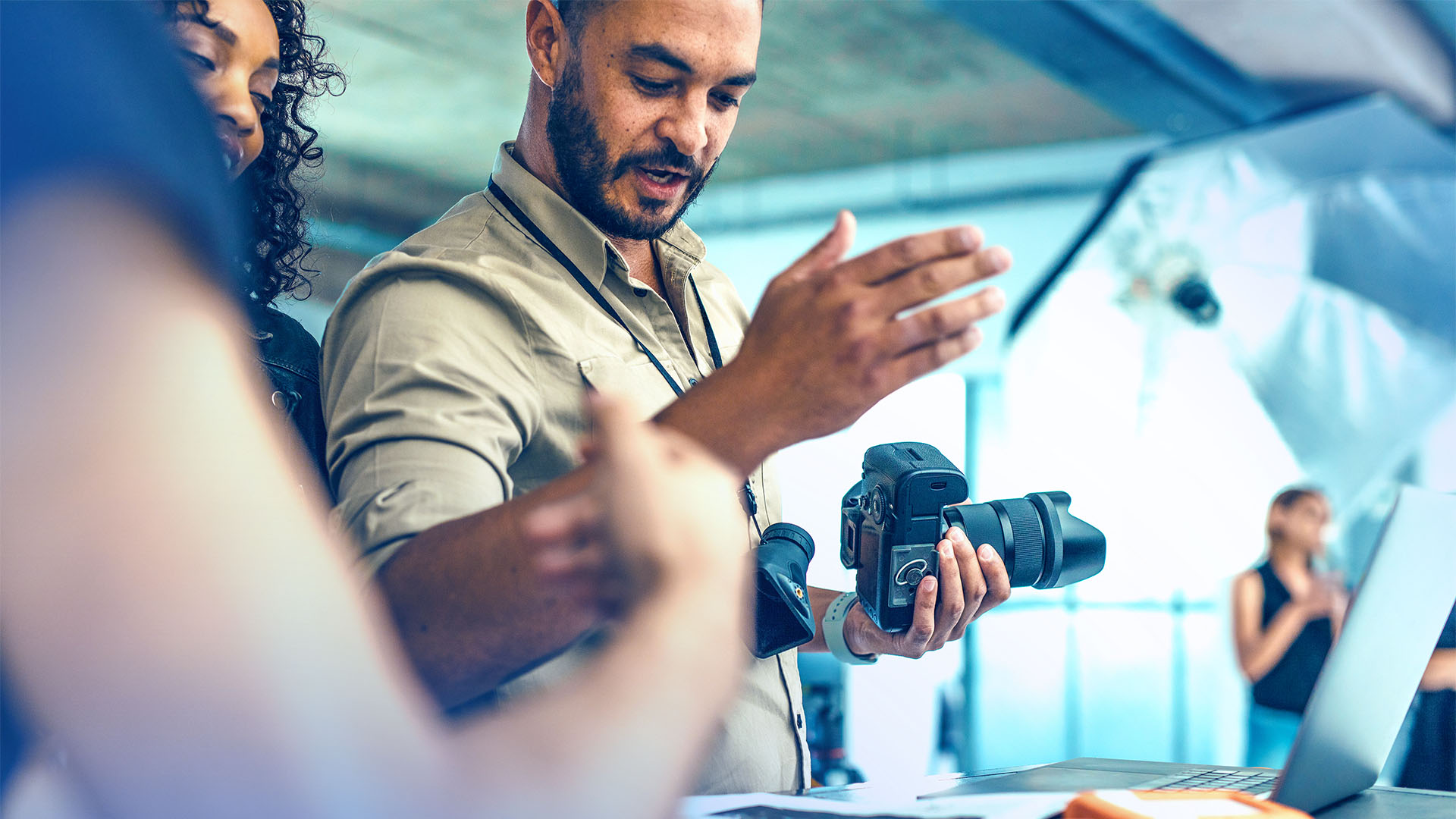 человек и природа постановочные фото. пастушок постановочная фотосессия. мужчина с фотоаппаратом. нацелен у фотографа 8 букв. красивая девушка с фотоаппаратом.