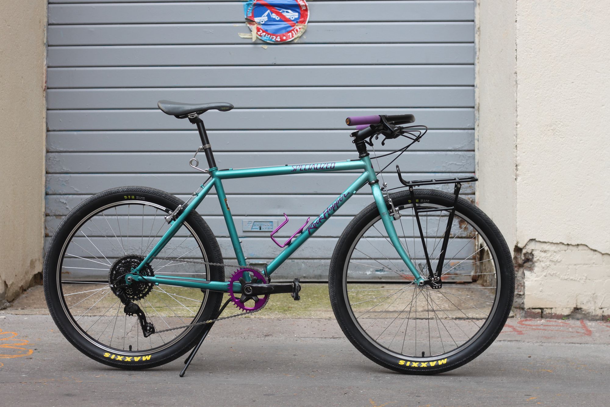 Early 90s rockhopper, all original bar tyres and grips. Always loved the steel 90s specialized. Wanted a Stumpjumper but this is good enough