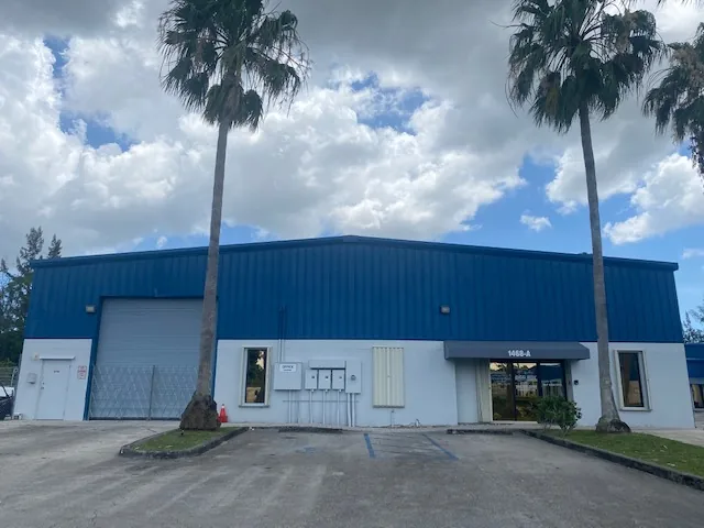 Bigg boy auto marine building