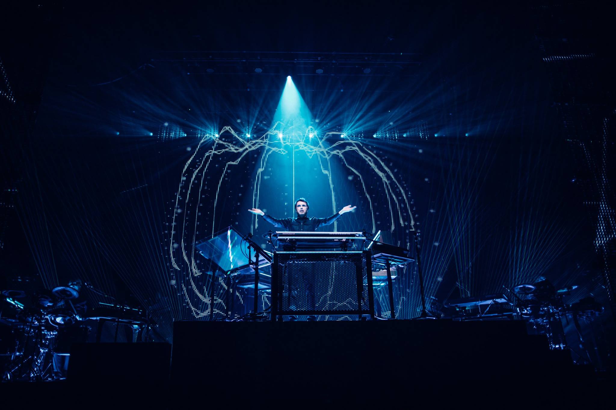 жан мешель жоре комическая тарелка. жарр космическая музыка. жарр космическая музыка. композитор жан мишель. Jean michel jarre концерт.