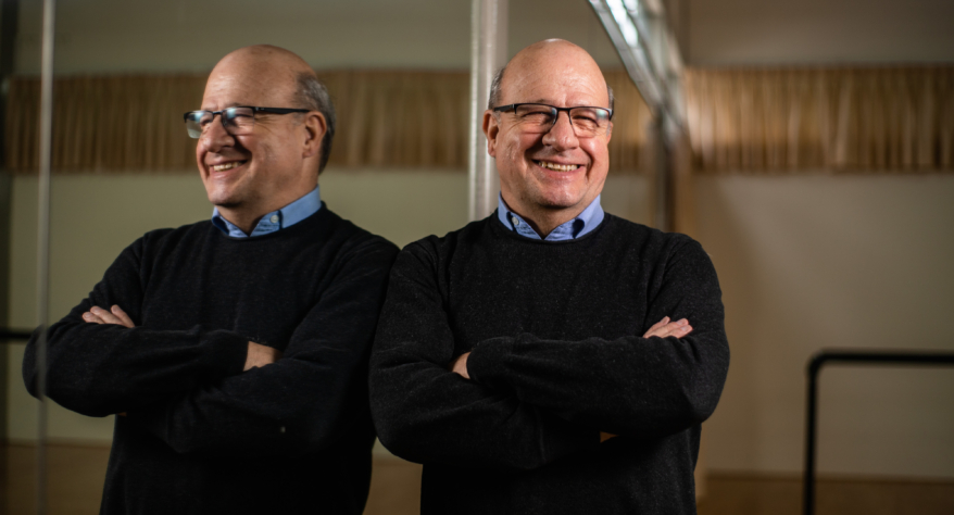 Nuestro docente Alfonso Santistevan presentó su nuevo libro en la FIL
