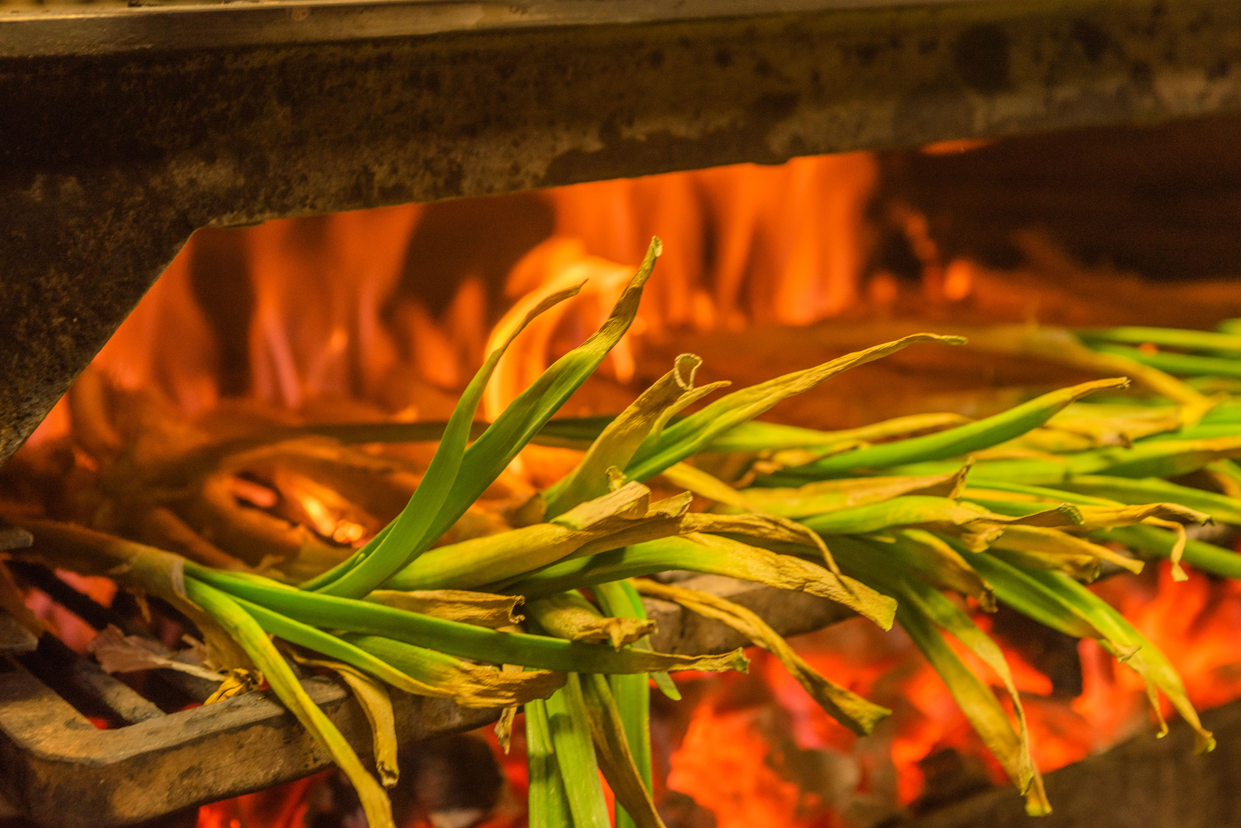 Vive la Experiencia Auténtica de Calçots en Eixample en Bodega Joan