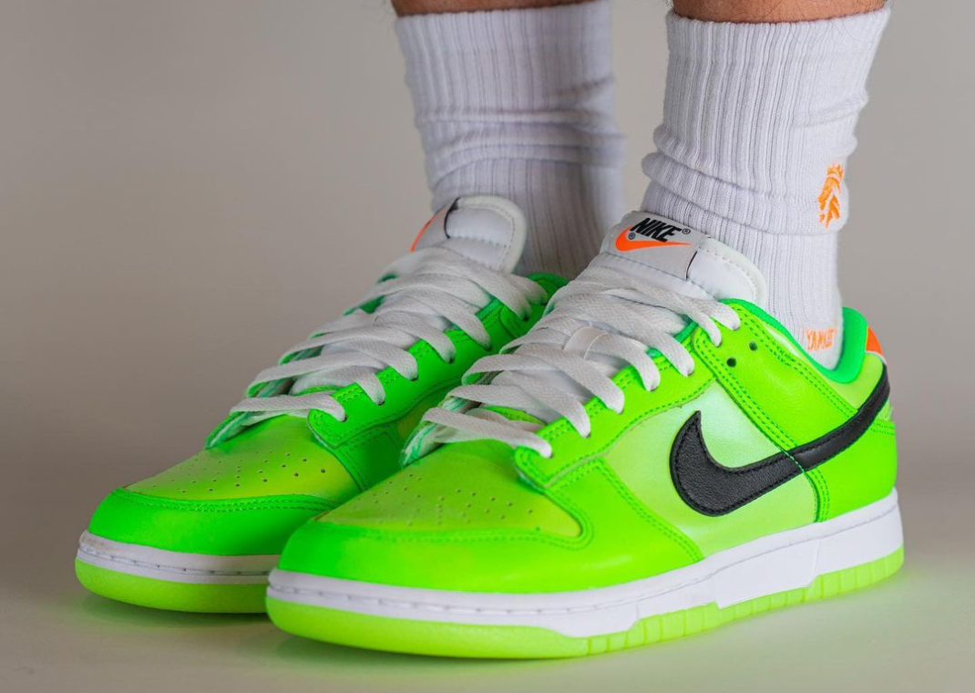 dunk low green glow release date