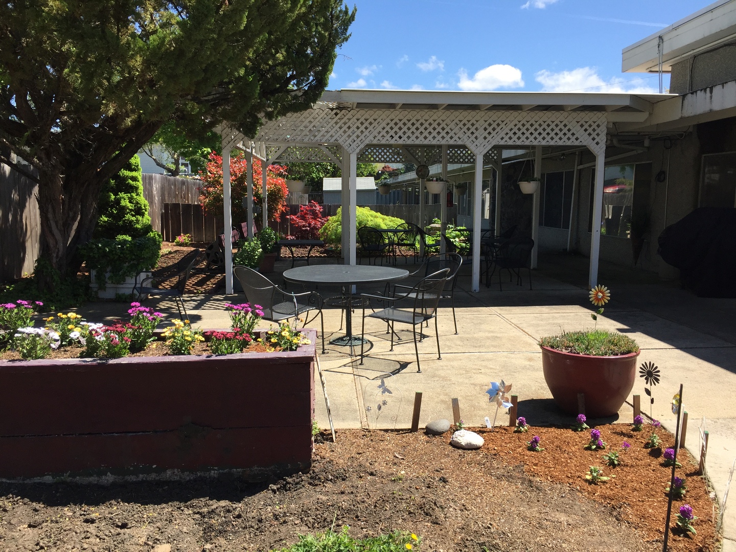 Hearthstone Nursing & Rehabilitation Center Amenities