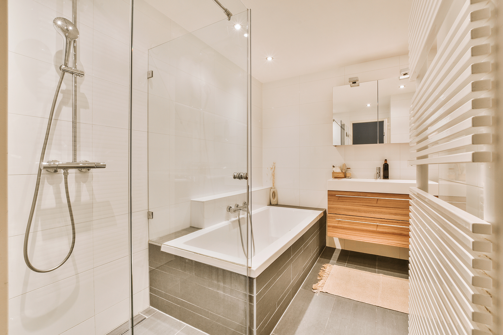 Bath-to-Shower Conversions in the Chicago, IL Area | Bath Maxx