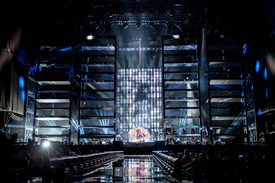 Kelly Clarkson Piece by Piece 2015