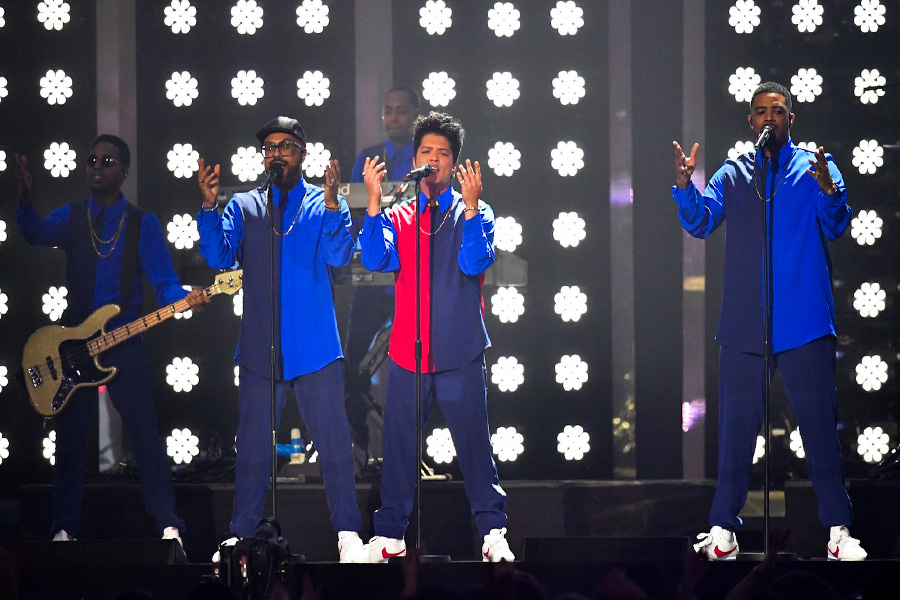 Bruno Mars Brit Awards 2017