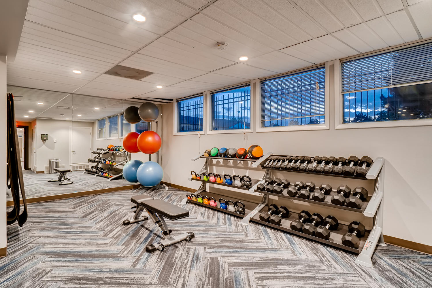 Exercise Room Apartments In Luxury Apartment Complex For Rent