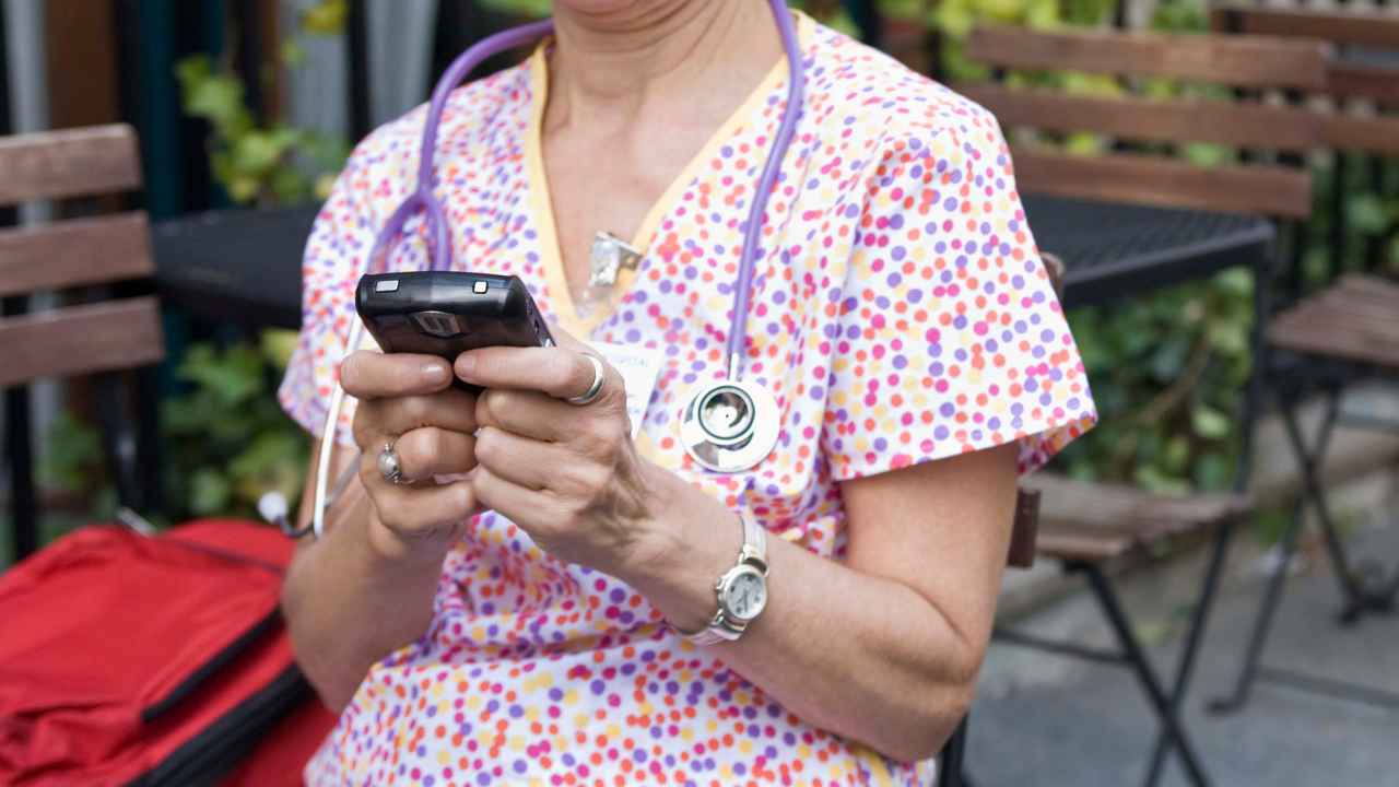 How Social Media Plays a Role in Doctor-Patient Trust