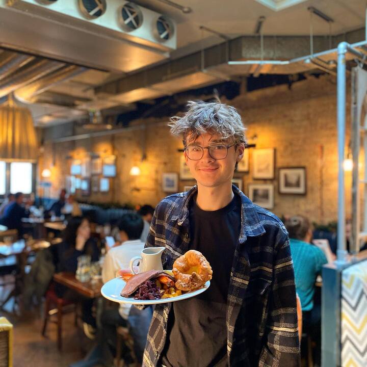 Happy Sunday from us at The Cyclist! Come warm up here with one our delicious roasts 🤗🤩

#pubsoflondon #londonpubs #sundayroast #roast #balhamcooks #balhambrunch #balhamroast #balham #balhamlife