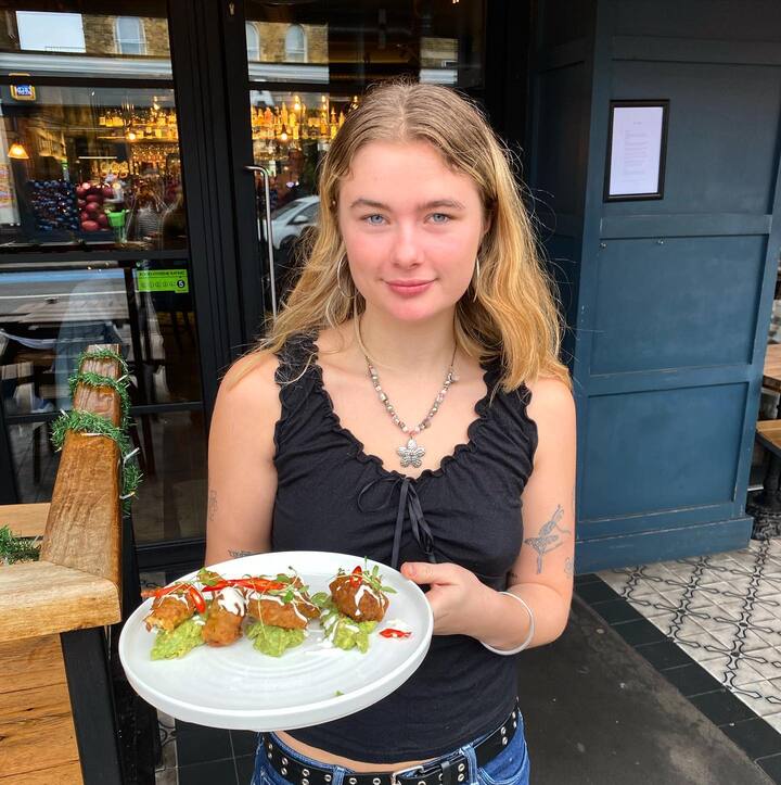 Brunch time! Here is Scarlett with our delicious courgette fritters 🤗🤩

#brunch #brunchtime #thecyclist #balhambrunch #balhamcooks #balhamfood #balham #balhammums