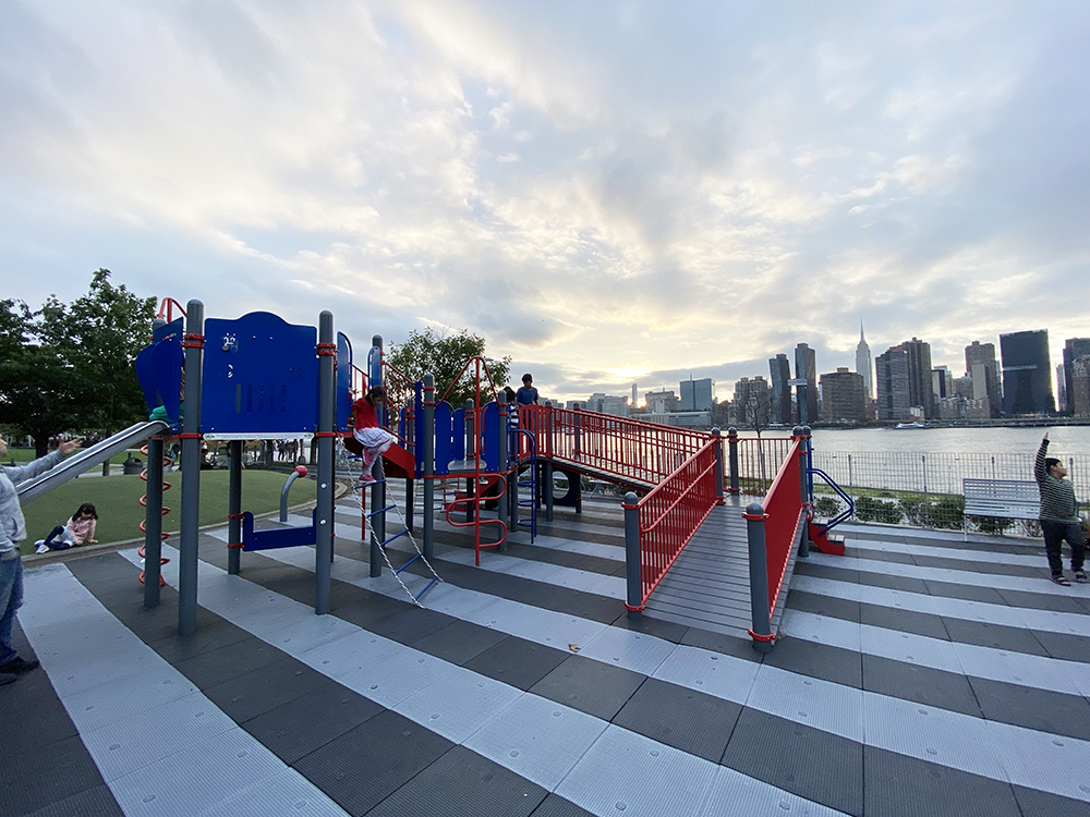 Hunter's Point South Playground - Queens