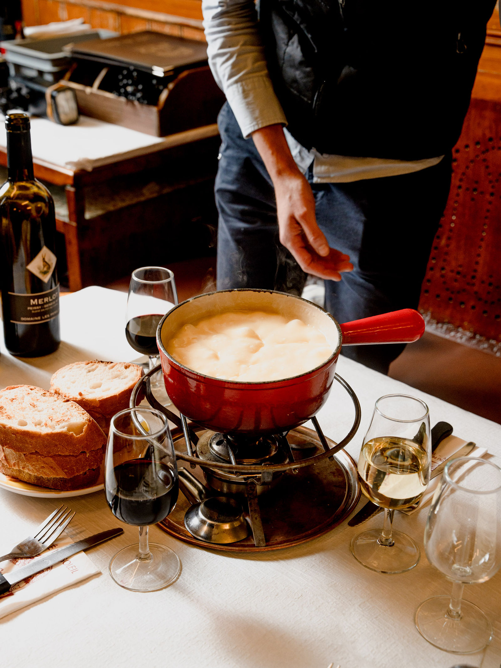 Café du Soleil Meilleure Fondue de Genève et Cuisine Suisse Authentique.