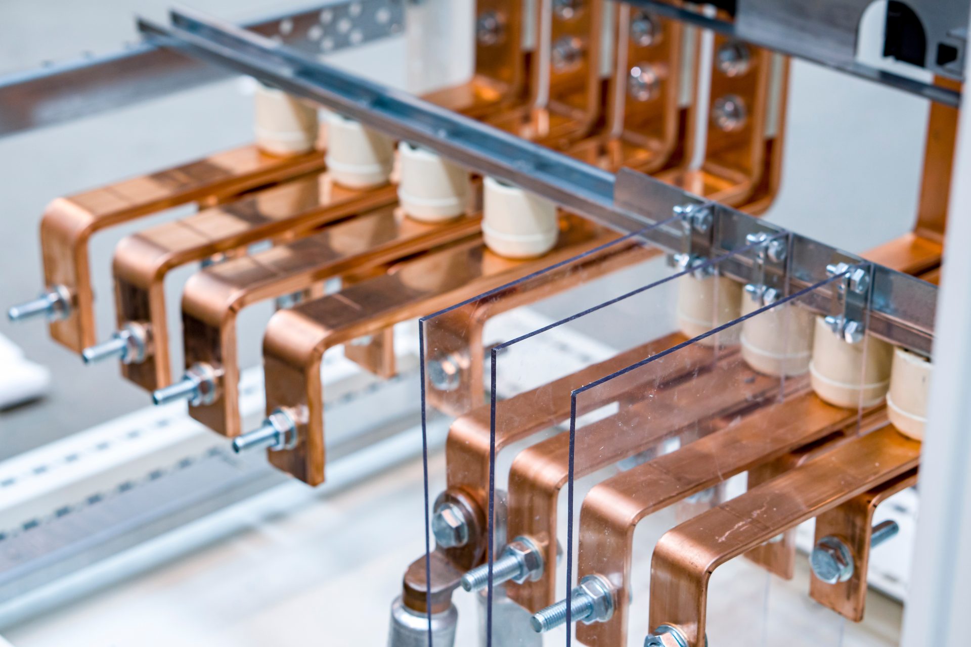 バスバー（ブスバー）について種類や製作方法を詳しく解説！｜金属加工総合メ …