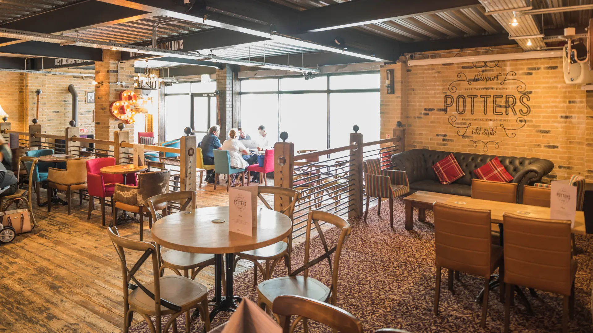 Potters Pub Newport Food, Drinks, & Hospitality