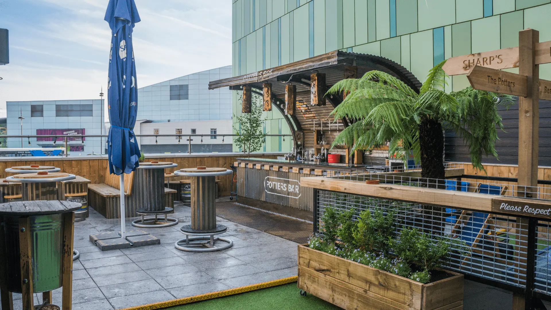 Potters Pub Newport Food, Drinks, & Hospitality