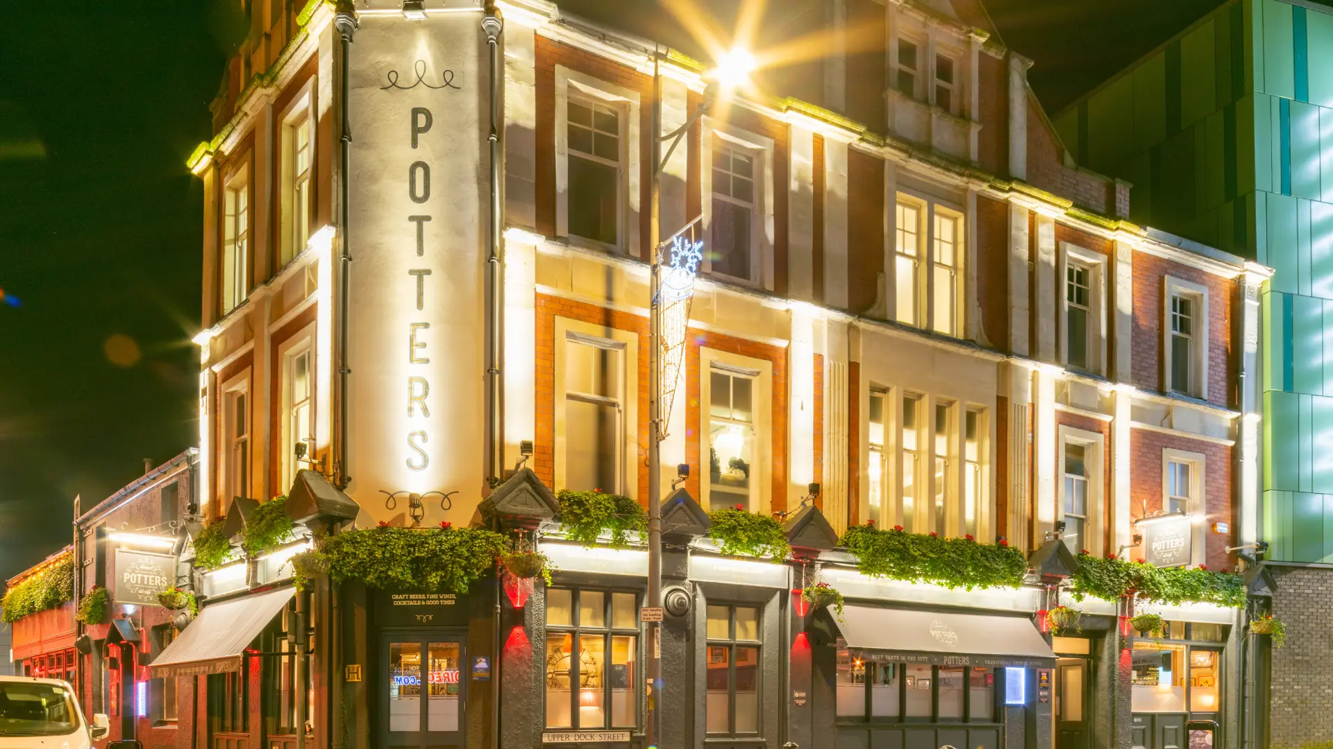 Potters Pub Newport Food, Drinks, & Hospitality