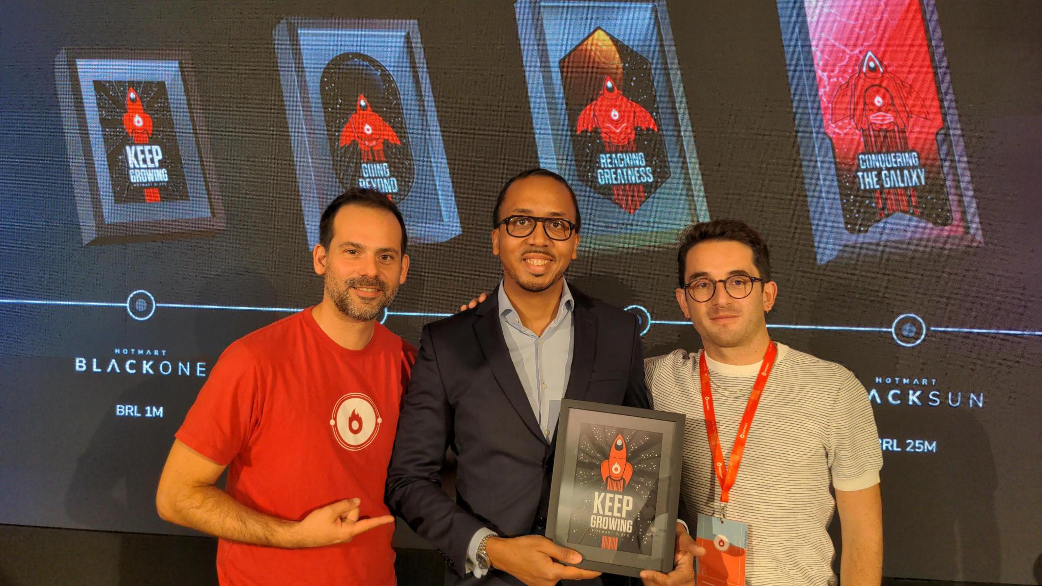 Sébastien Night receiving a Hotmart Black award for OneTake AI
