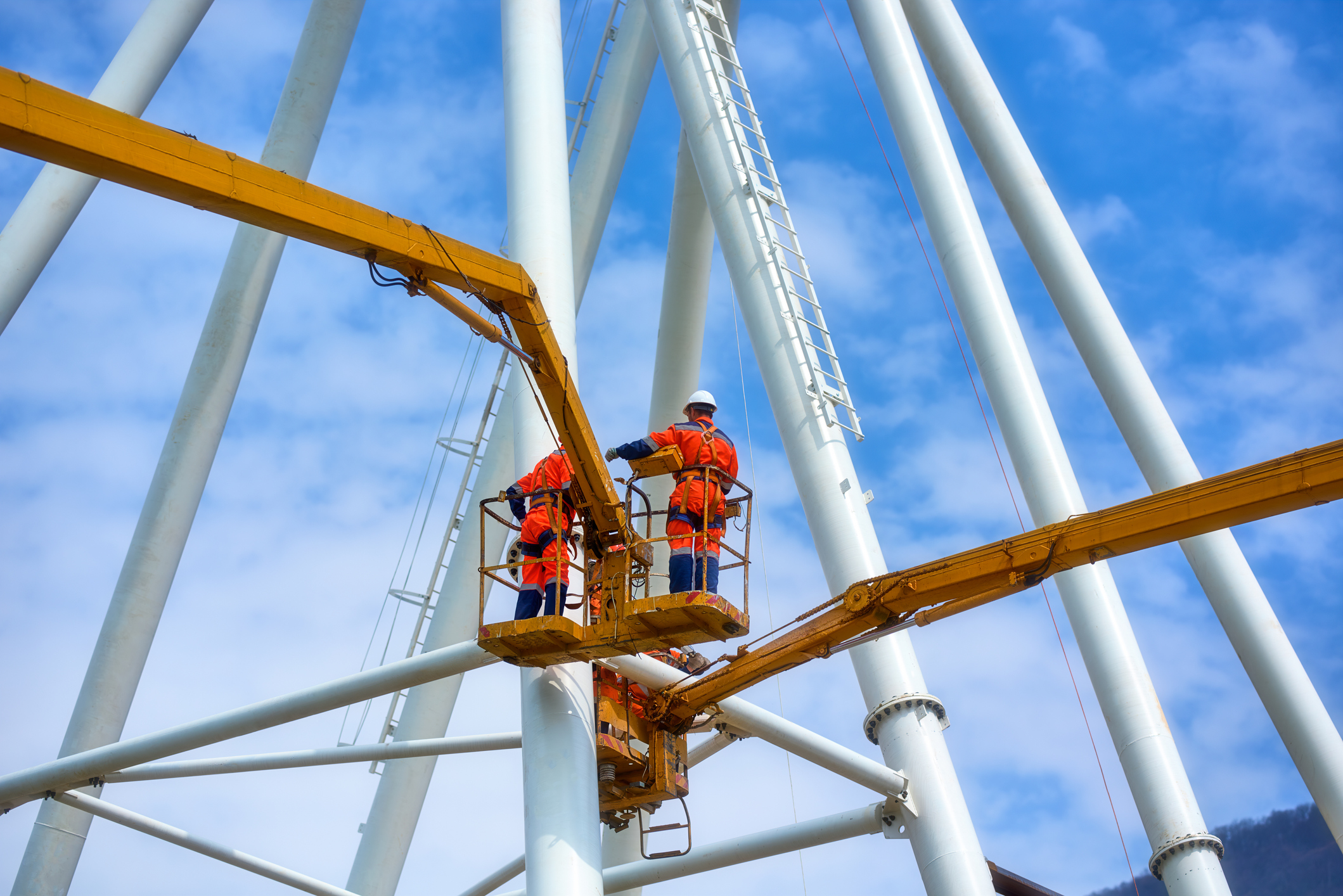 Another elevating work platform incident after recent safety alert