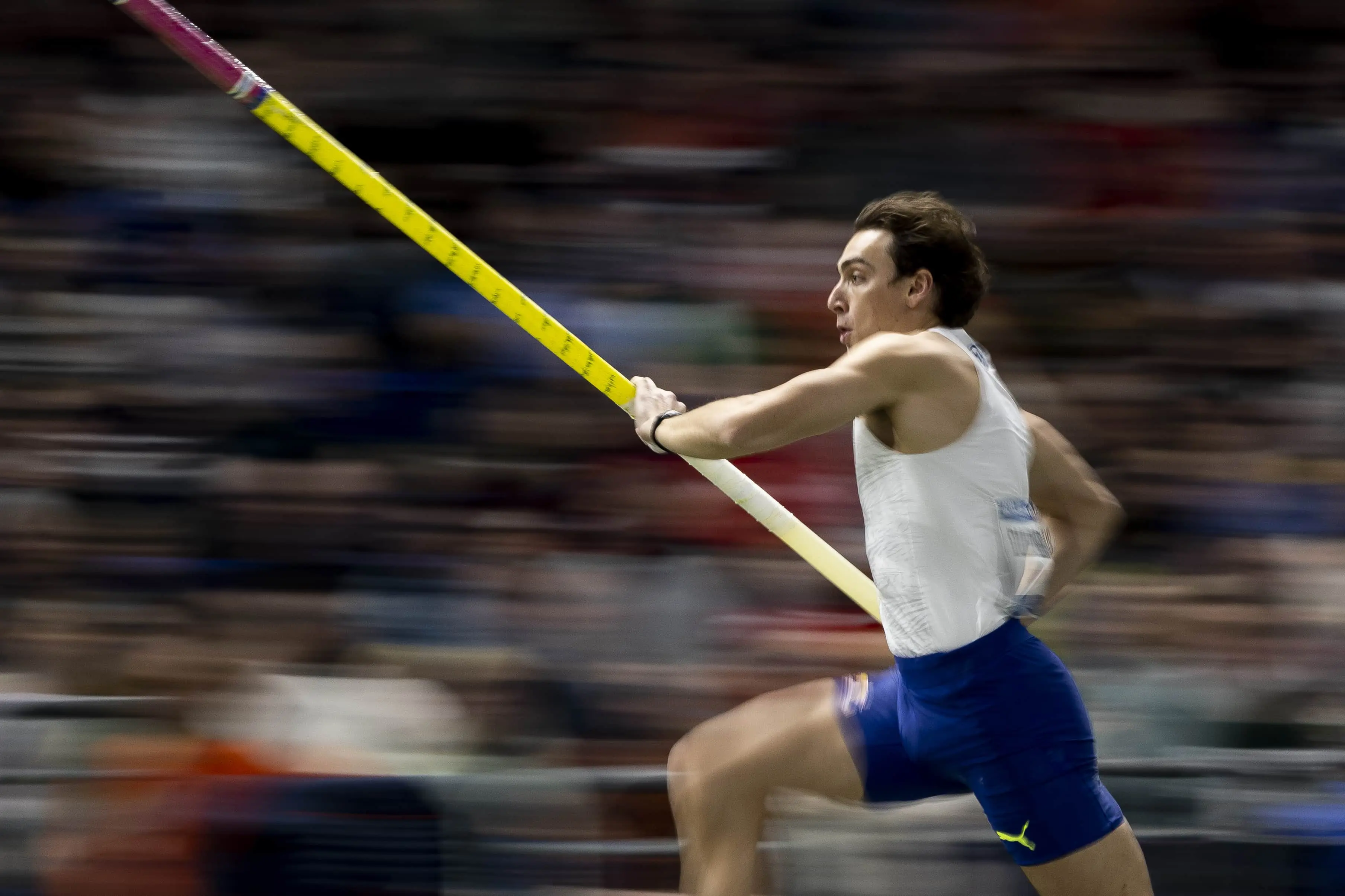 Mondo Duplantis breaks the pole vault world record once again at the