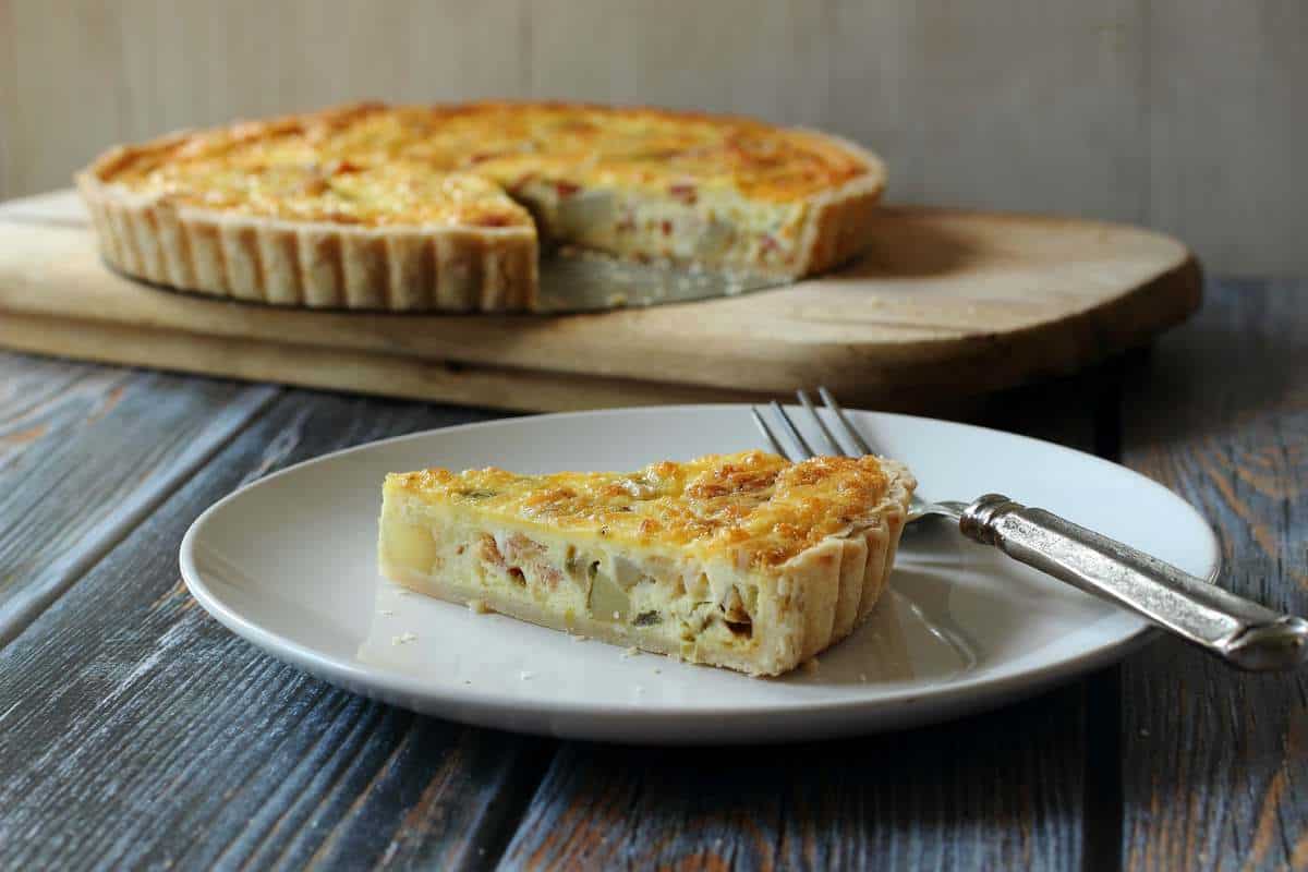 Bacon and potato breakfast quiche