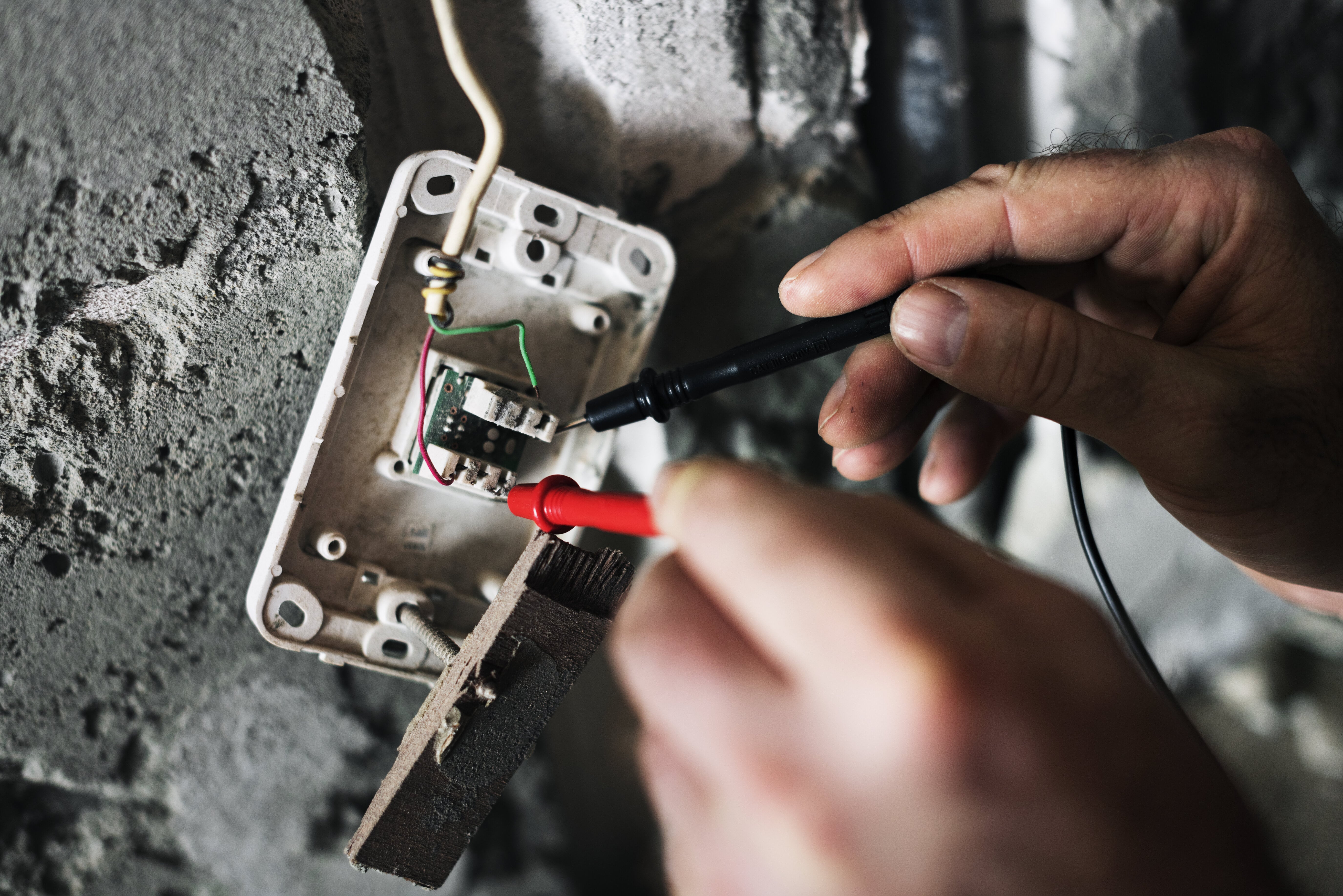 commercial electrical services checking grounding