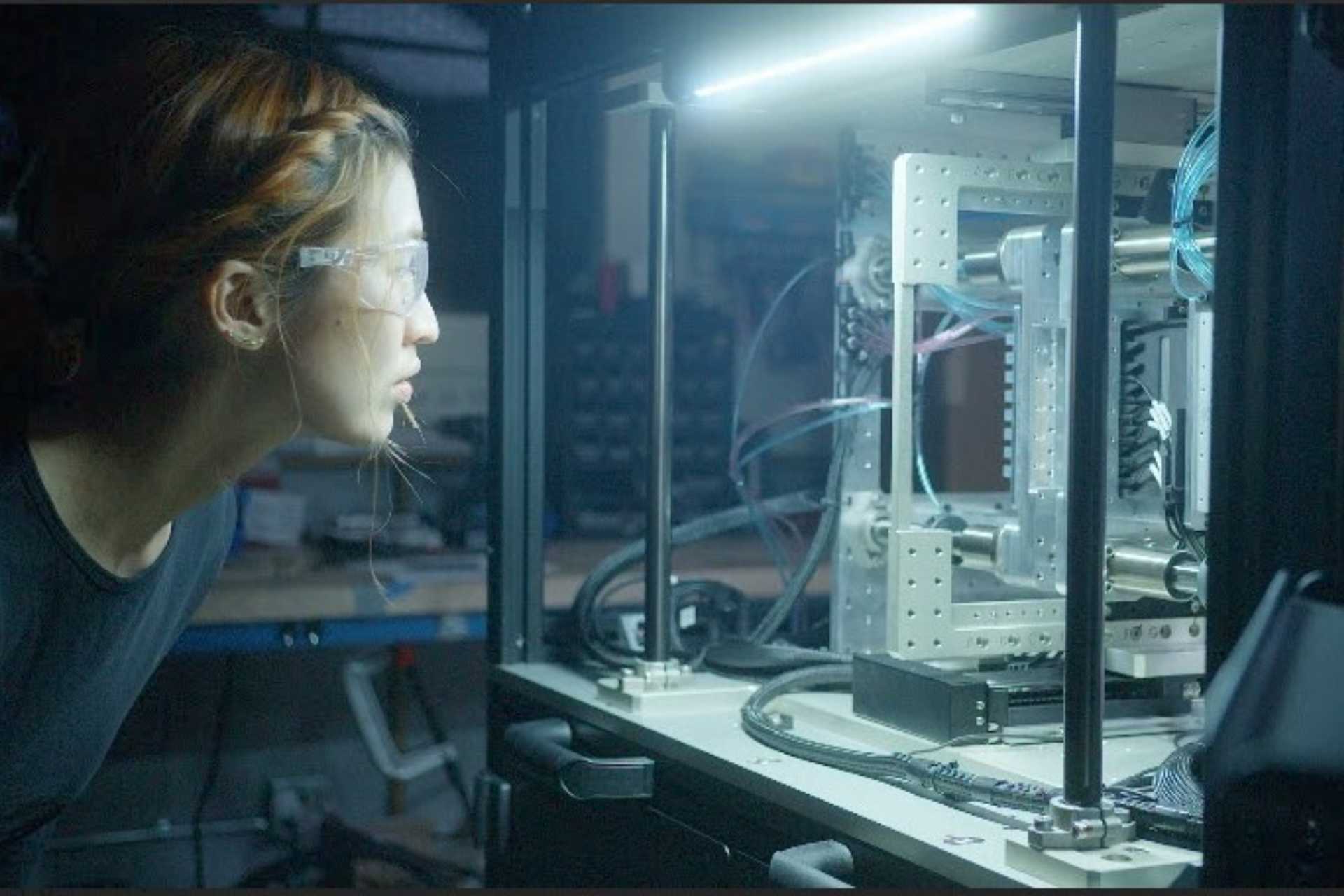 A woman observes the EchoStat technology