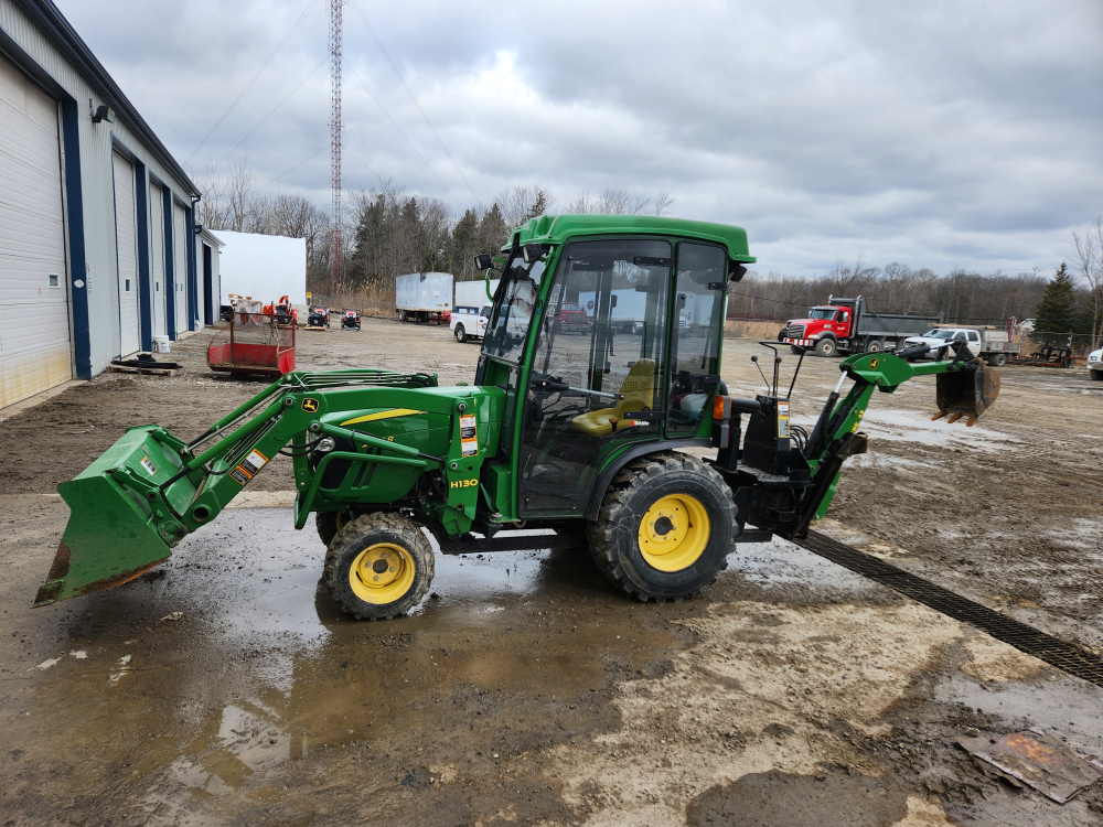 John Deere 2032R Tractor, Loader, Backhoe Egger Truck