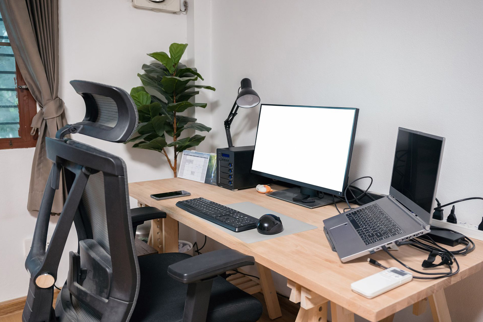 6 Proper Ergonomic Desk Setup Tips | Integr8