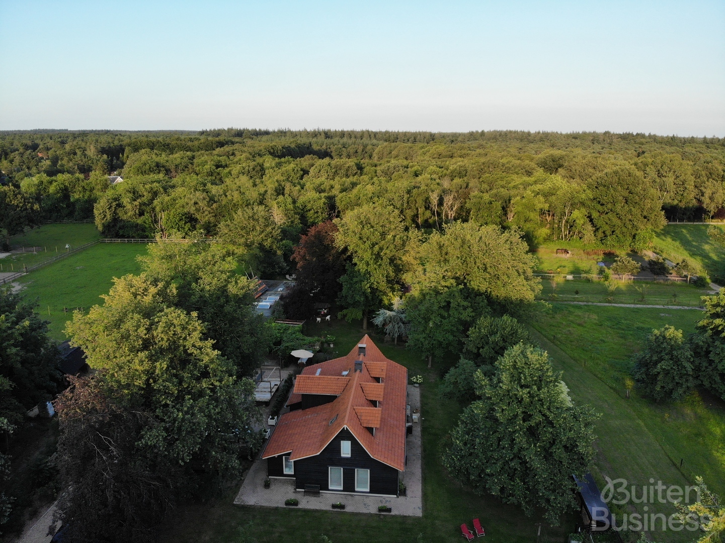 Vergaderen onder bomen Putten
