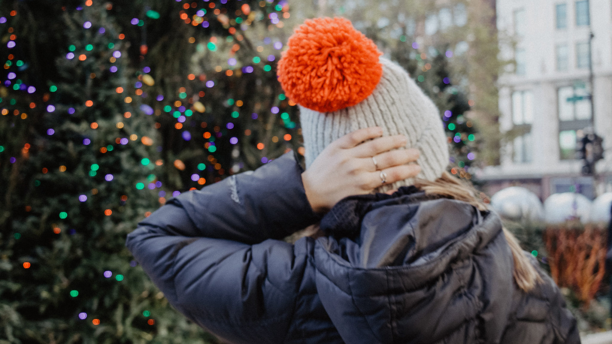 Read these 4 tips to help you if you are spending Christmas alone.|Read these 4 tips to help you if you are spending Christmas alone.|Grotto quote graphic about Christmas alone: "If you are alone this Christmas, reconnect with yourself, reach out to others, moderate your use of social media, prepare your heart."