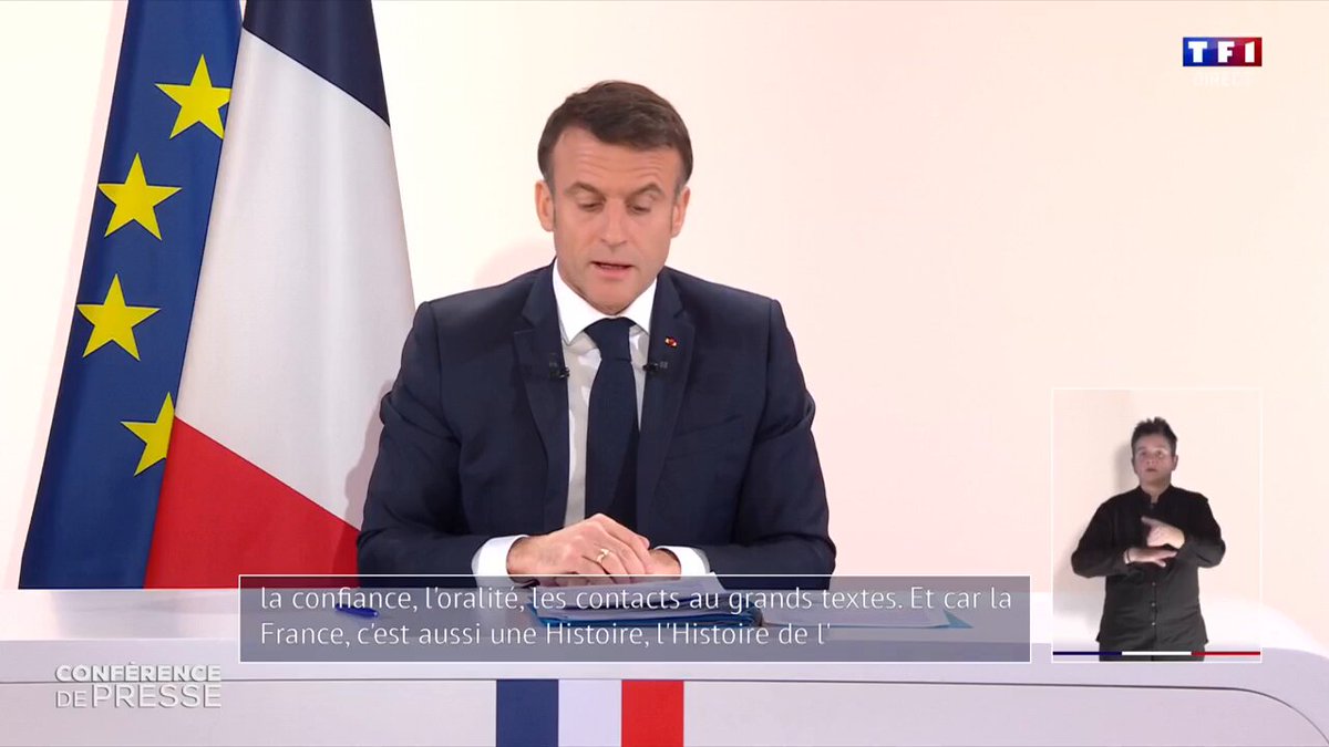 « La tenue unique sera expérimentée dès cette année dans une centaine d’établissements, tous volontaires. » #Macron20h15