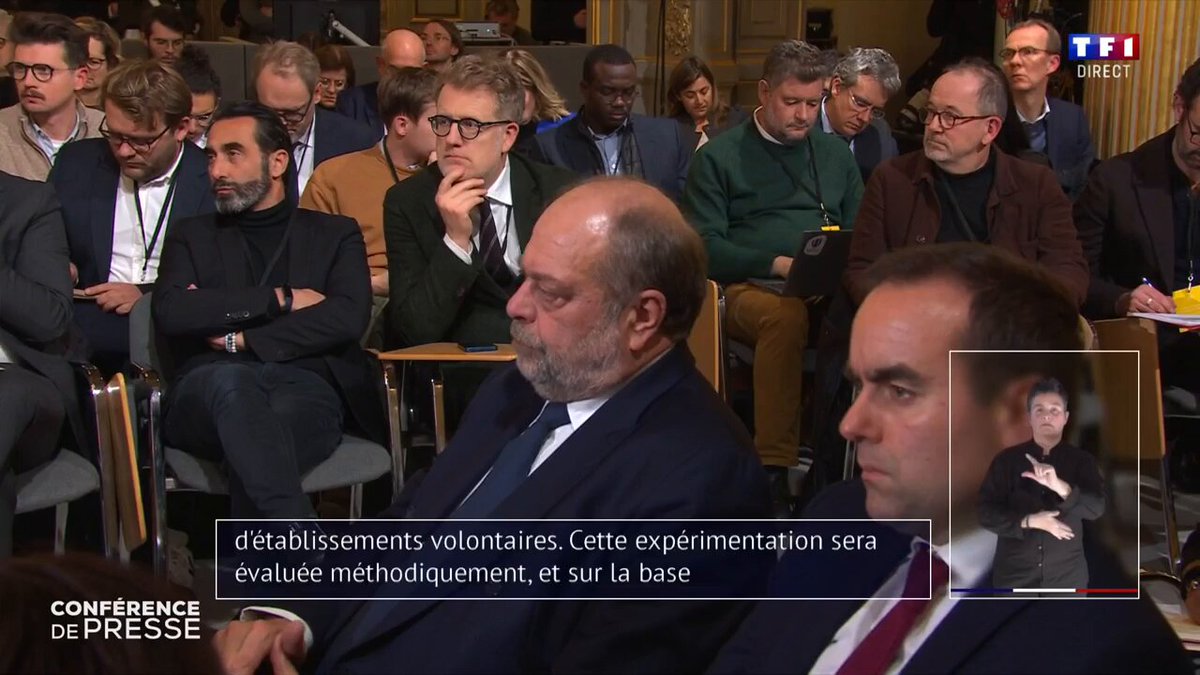 « Nous instituerons dans chaque collège et lycée, dès la fin de cette année, une cérémonie de remise des diplômes, rite républicain d’unité, de fierté et de reconnaissance. » #Macron20h15