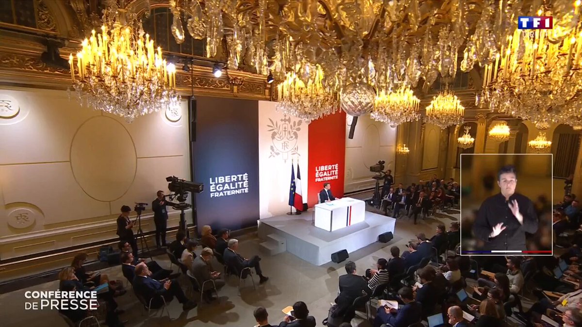 « Nous ne pouvons pas laisser la Russie gagner et nous ne devons pas le faire car alors, la sécurité même de l'Europe et de tout le voisinage russe serait remis en cause. » #Macron20h15