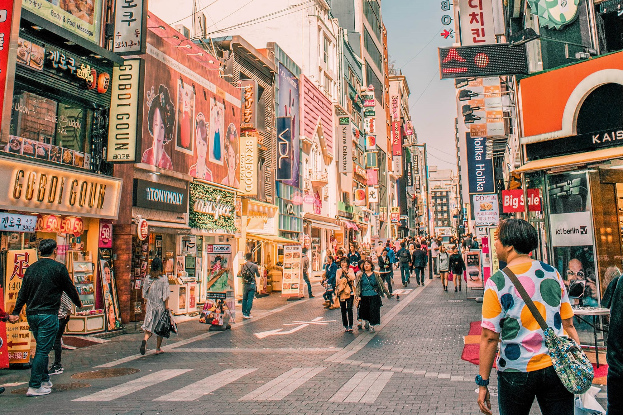 Why Are There No Public Trash Cans in Seoul? [Explained]
