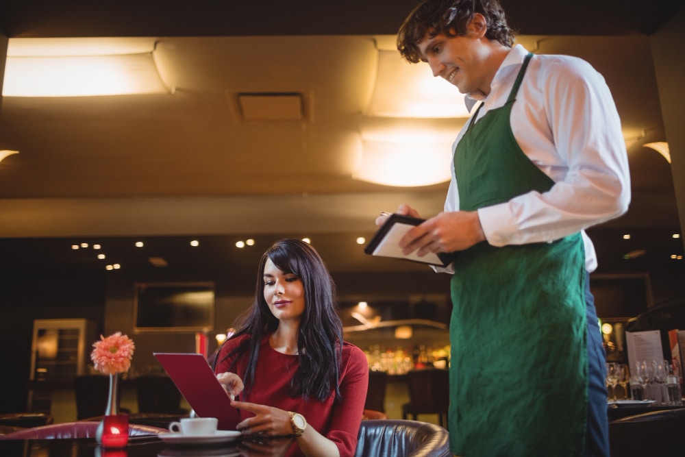 Applebee's Resume Example + Writing Tips