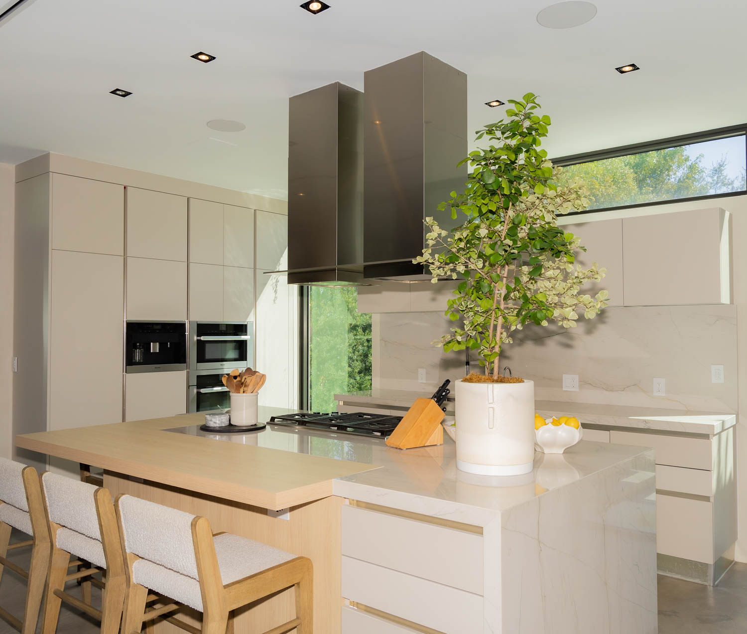 Modern Apartment Renovation Architects In Miami photo