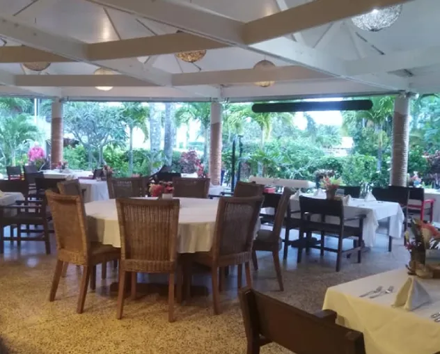 Anchorage Restaurant Arorangi, Rarotonga Seafood & Vegan Options