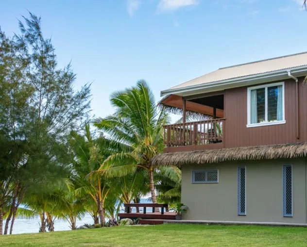 Beachfront in Rarotonga Heather's Beach House Cook