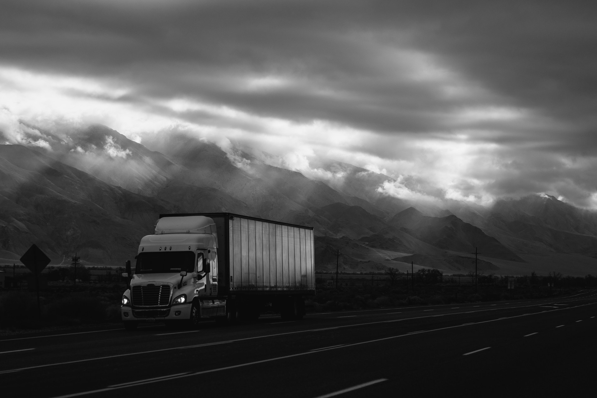 The Biggest Trucking Challenges Facing the Trucking Industry in 2024